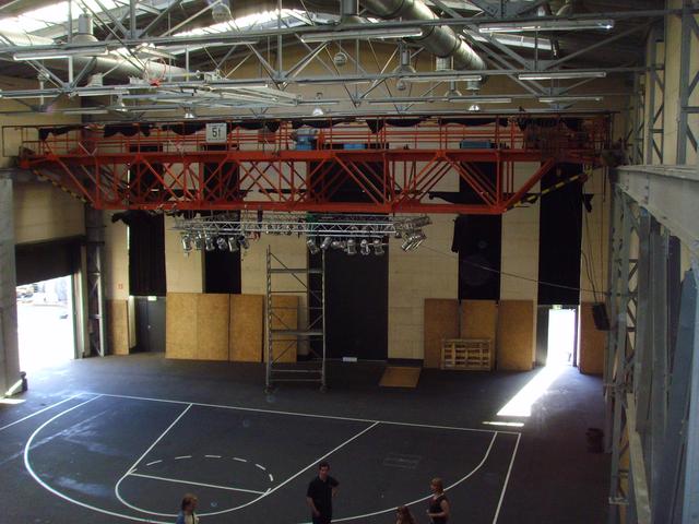                                     &raquo;Inside the hall - view from the "bridge" on the bigscreen location&laquo;
                                            