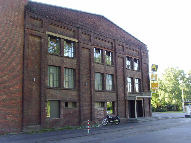                                     »Outside view of the location«
                                            